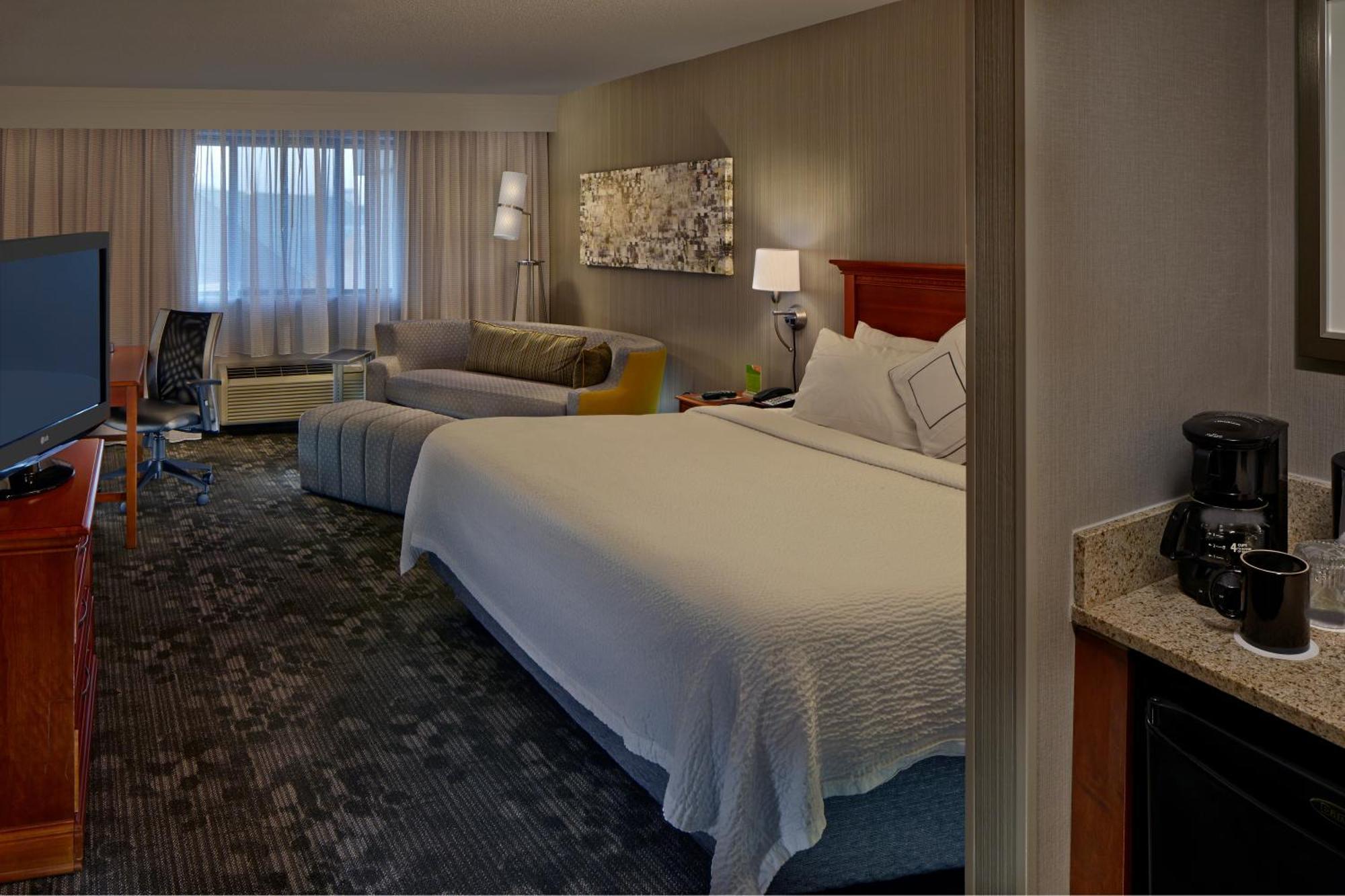 Courtyard Hartford 3*