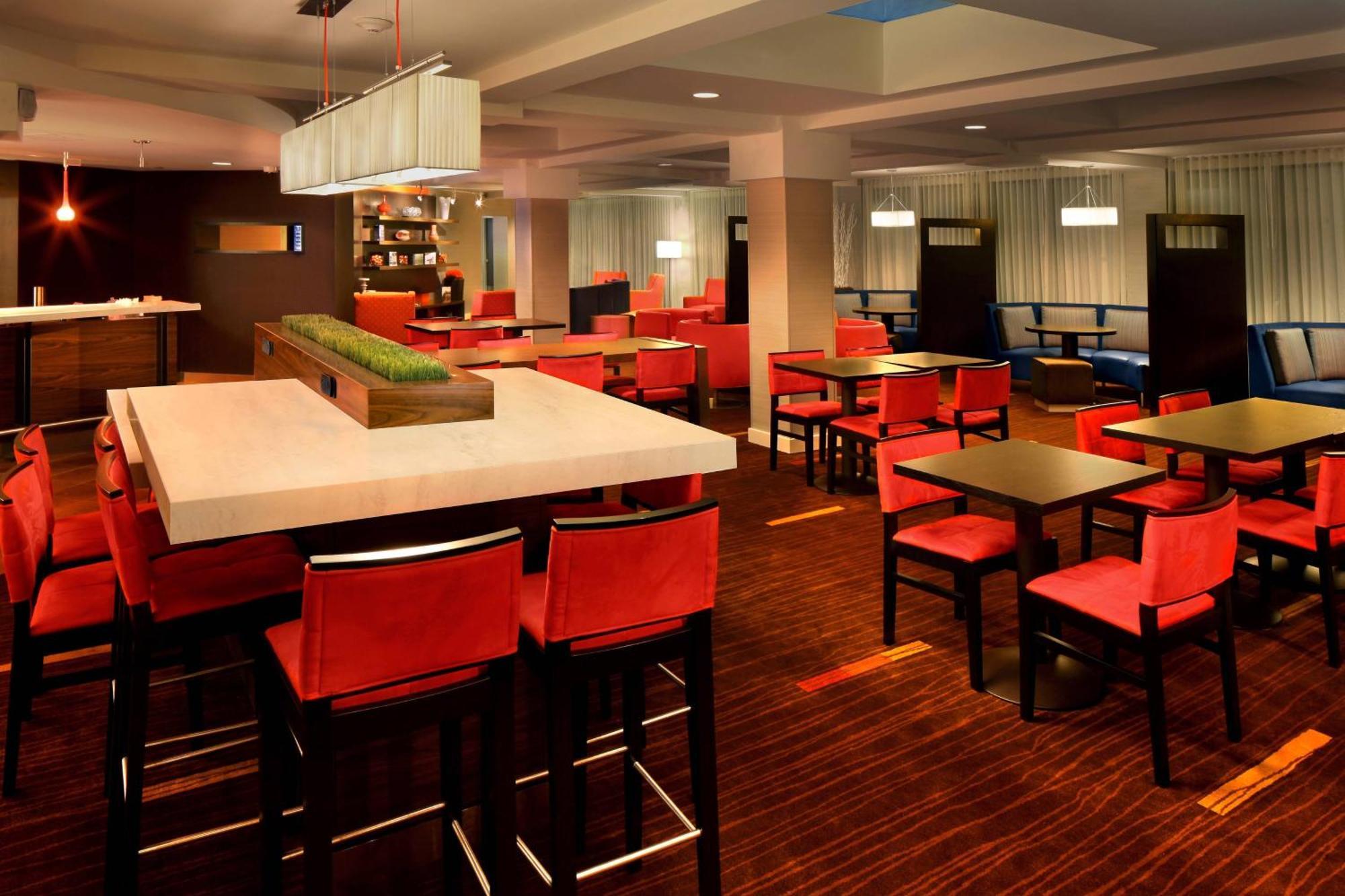 Courtyard Hartford 3*